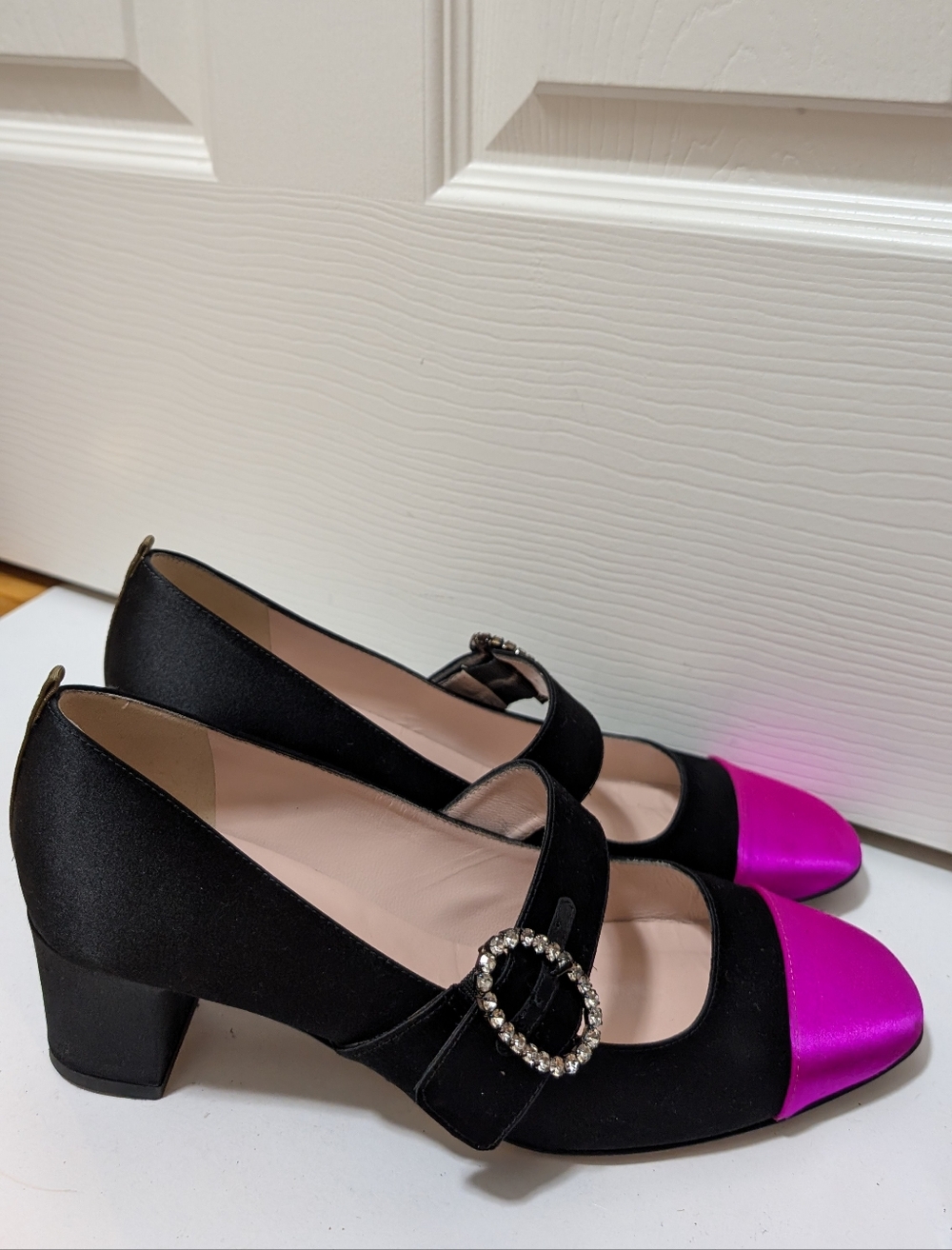 SJP by Sarah Jessica Parker Tartt Mary Jane Heels Size 39 Black Hot Pink Satin